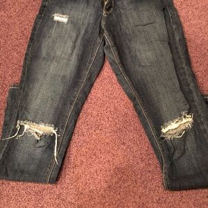 Comfortable and Stretchy Jeans with Knee Rips